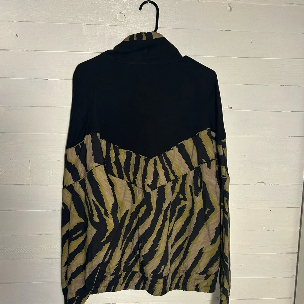 FP Movement Walk the Line pullover, women’s size Small. Olive/black.